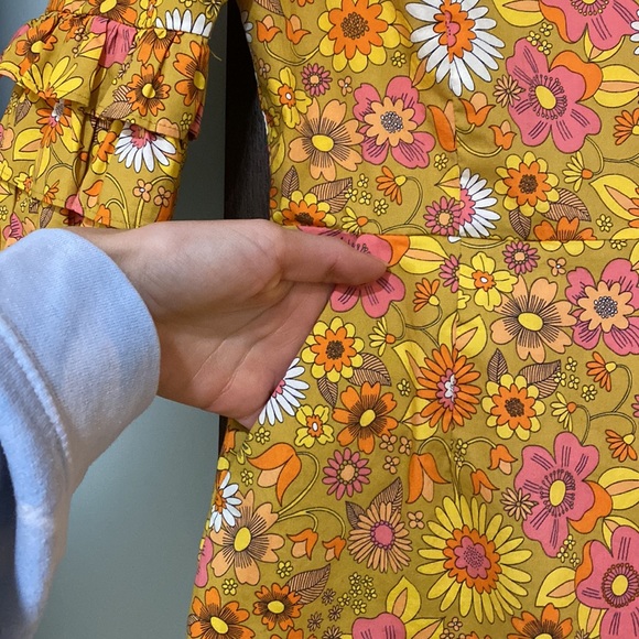 Joanie Clothing Retro Floral Dress with Pockets - Picture 7 of 12